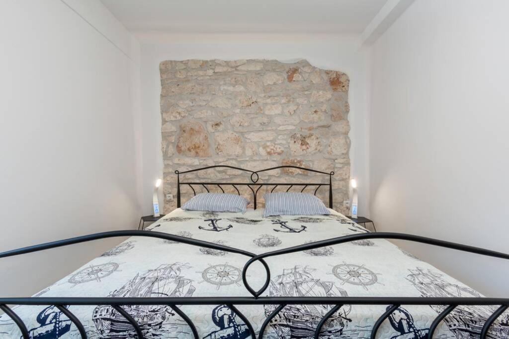 Predivan Novouredeni Apartman U Blizini Mora บานโจเล ภายนอก รูปภาพ