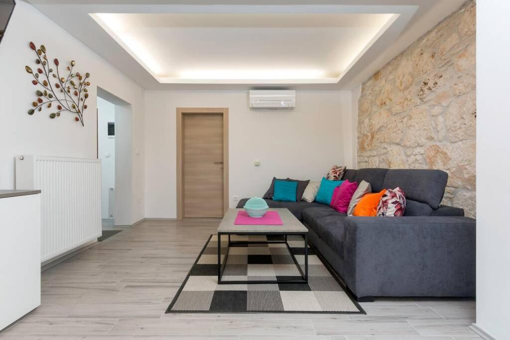 Predivan Novouredeni Apartman U Blizini Mora บานโจเล ภายนอก รูปภาพ